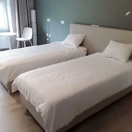 Le Jardin Du Bord De Meuse Bed & Breakfast *